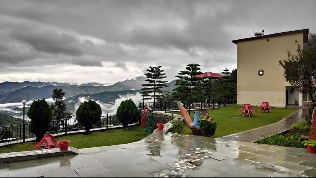 Mist N Meadows Resort Rājgarh 外观 照片