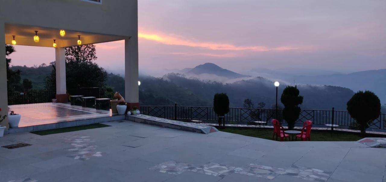 Mist N Meadows Resort Rājgarh 外观 照片