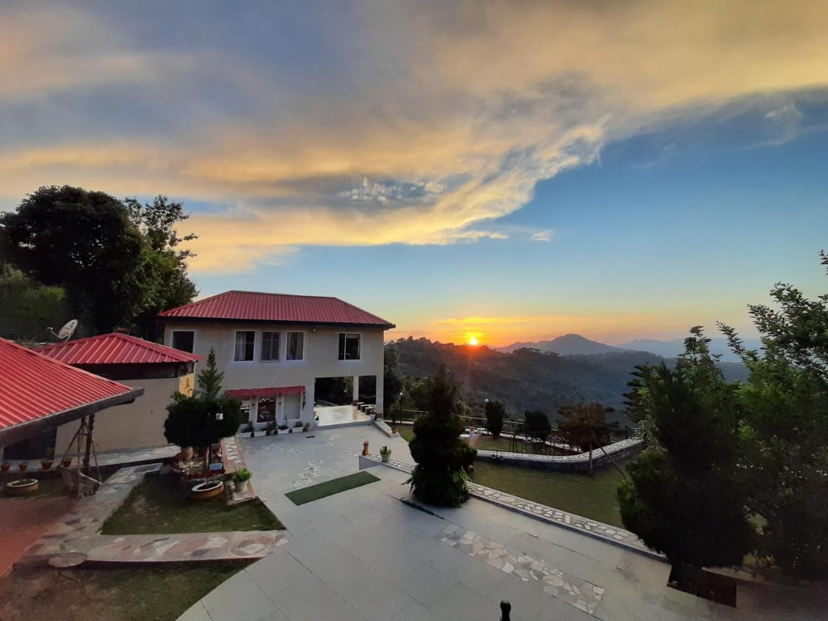 Mist N Meadows Resort Rājgarh 外观 照片